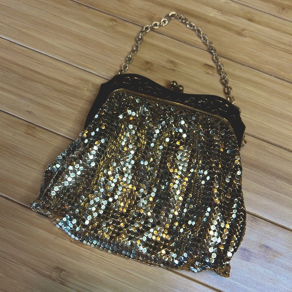 Vintage Whiting & Davis Gold Mesh Evening Bag Antique Detail Snap - Picture 1 of 9